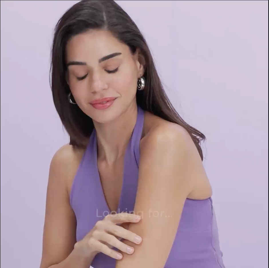 Hula Hoop Exfoliating Body Wash by Foxtale