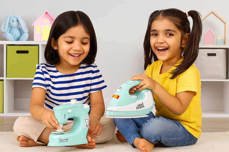 Anz Toy Green Iron & Sewing Machine