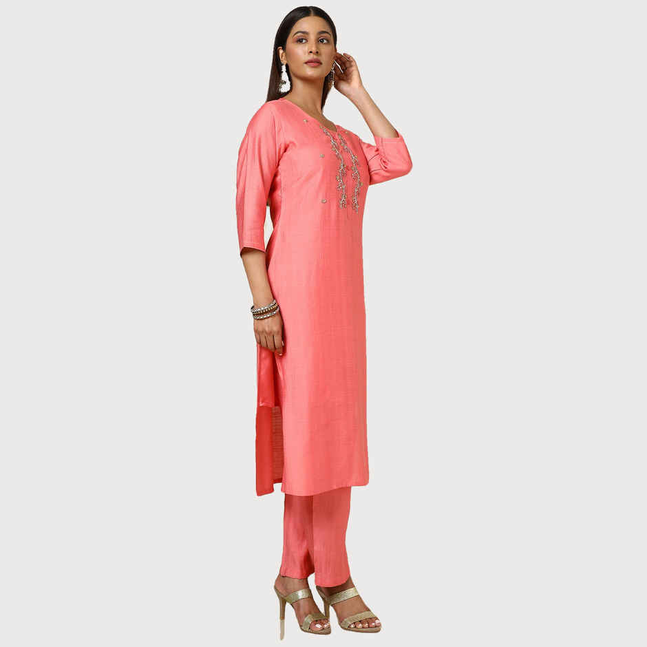 Soch Women's Pink Viscose Blend Embellished Kurta Set With Beads L
