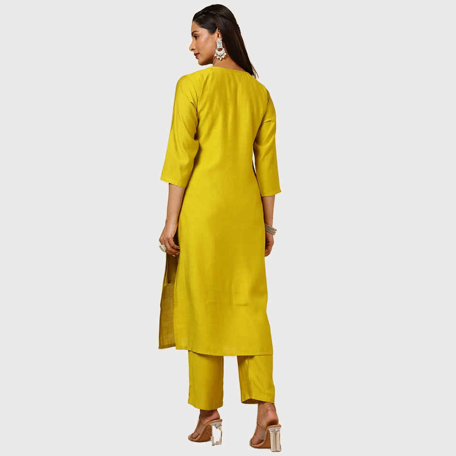 Soch Women's Green Viscose Blend Embellished Kurta Set With Cutdana S