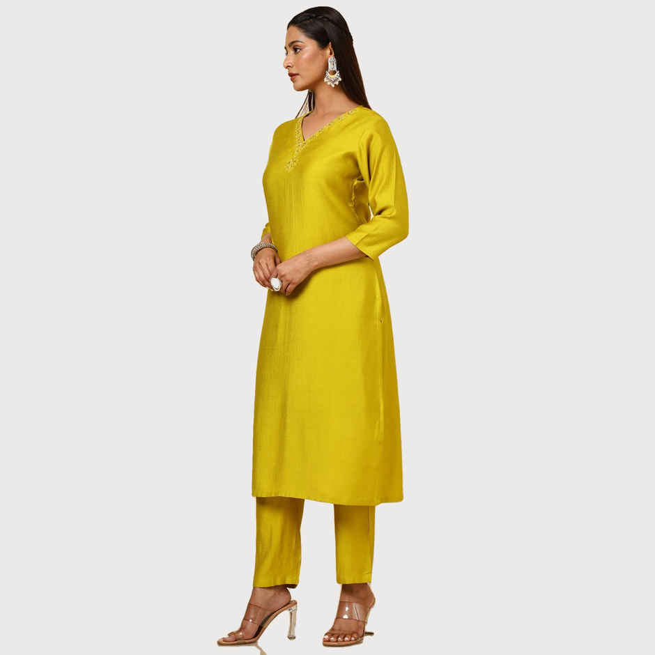 Soch Women's Green Viscose Blend Embellished Kurta Set With Cutdana L