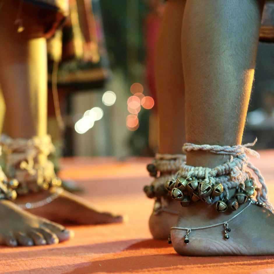 Uapan Brass Ghungroo Big White String Pair 100+100