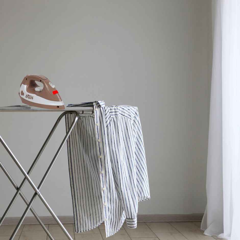 Anz Toy Brown Microwave & Iron Ph 9421