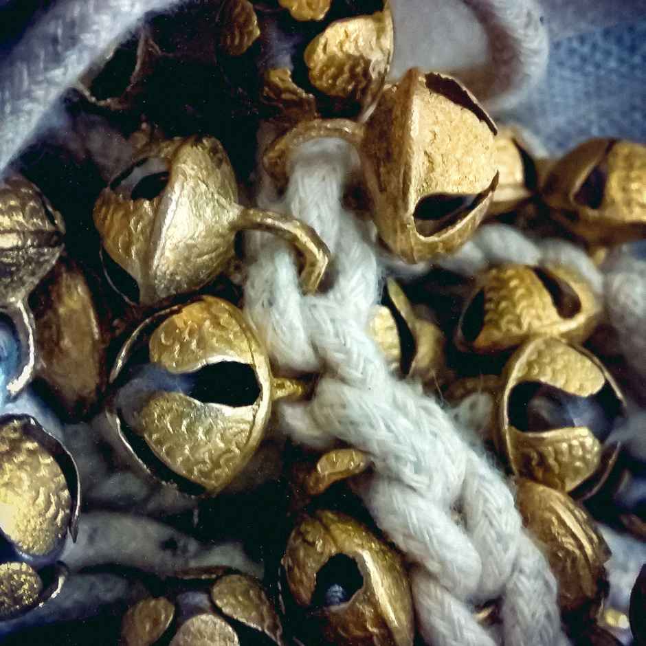 Uapan Brass Ghungroo Big White String Pair 100+100