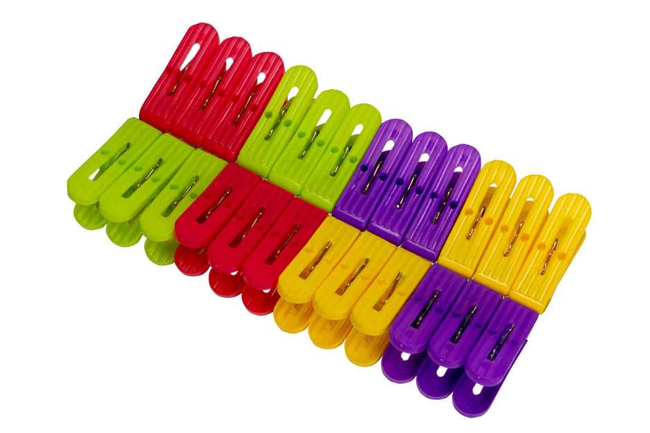 Swastik Housewares Premium Plastic Cloth Clips With Rope - 10 m | Colour May Vary