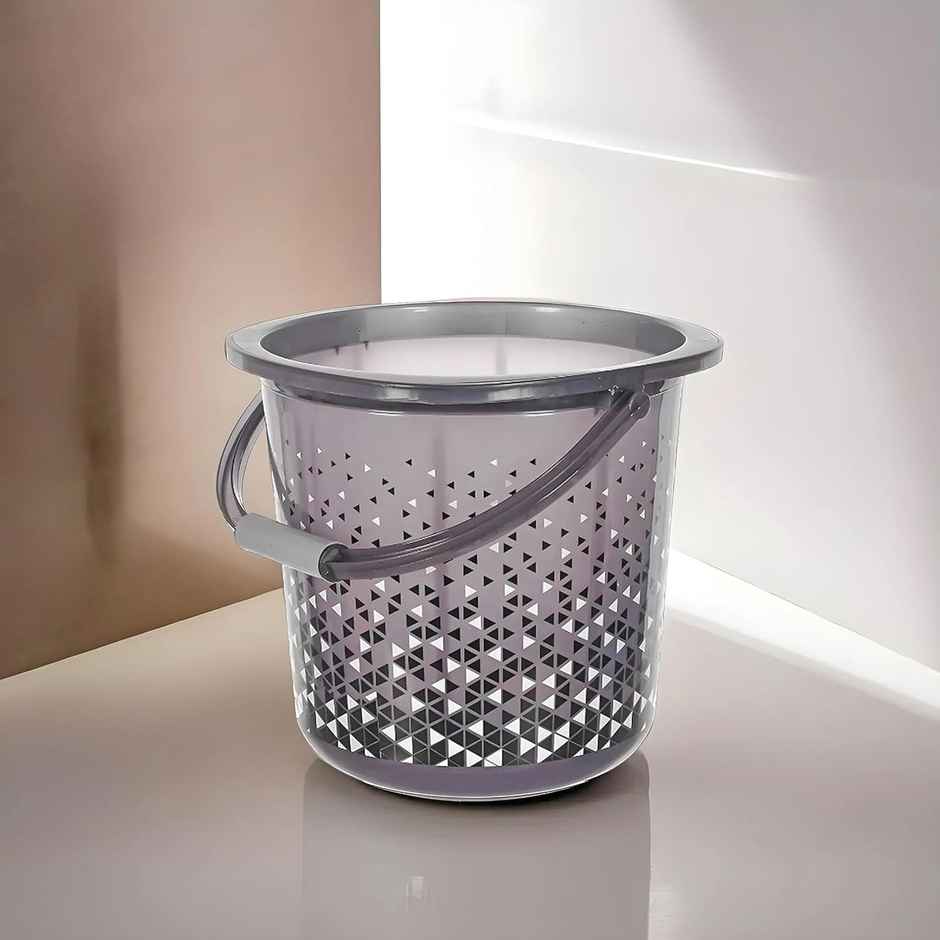 Kuber Industries Unbreakable Plastic Triangle Print Bucket with Handle | 18 L (Black)