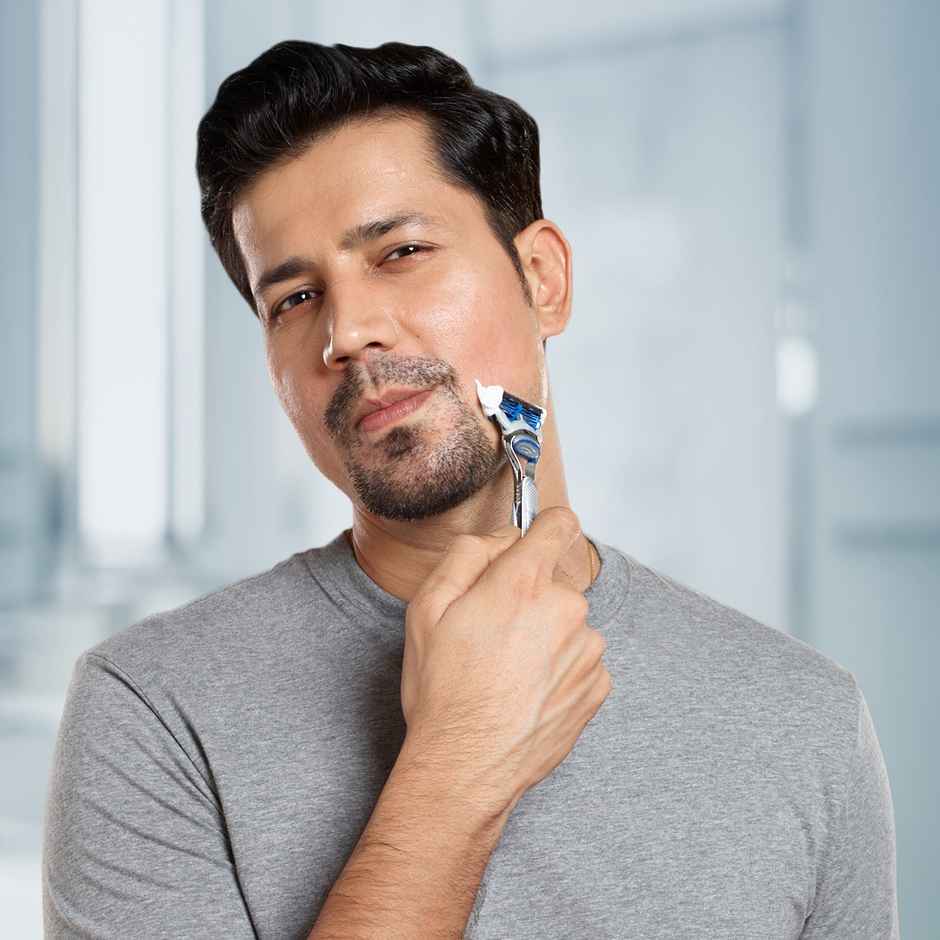 Gillette Classic Menthol Shave Foam (196g) & Gillette Mach3 Menâ€™S Razor With 2 Cartridges (1pc) Combo