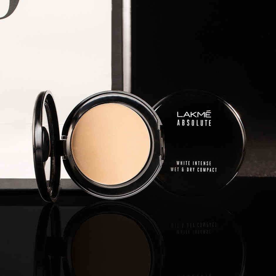 Lakme Xtraordin-airy Compact, 2 In 1 Compact + Foundation, Lightweight, SPF17, 01 Ivory Fair