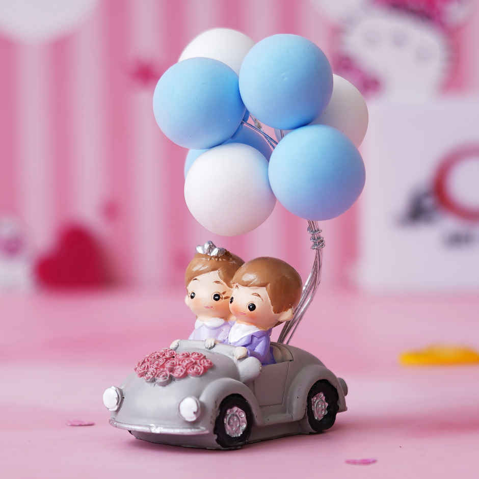 eCraftIndia Romantic Couple Statue with Balloon on a Car Decorative Showpiece