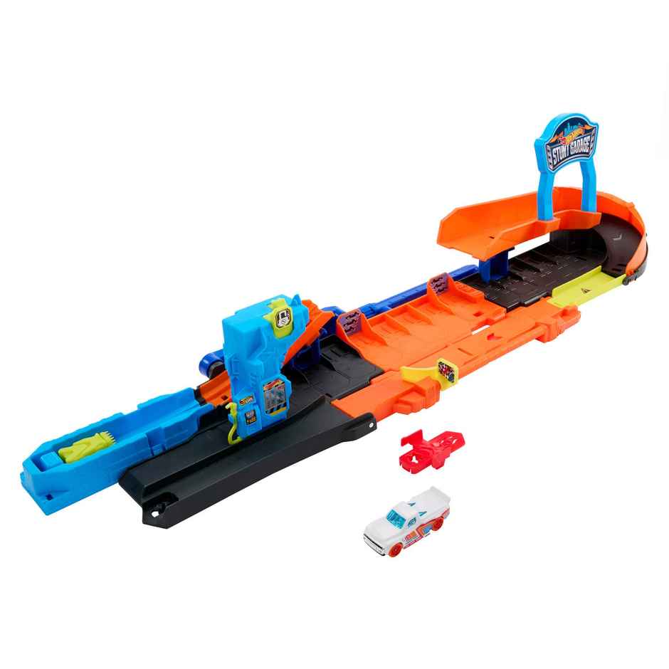 Hot Wheels City Transforming Stunt Garage Playset and 1:64 Scale Die Cast Toy Car with Gap Jump