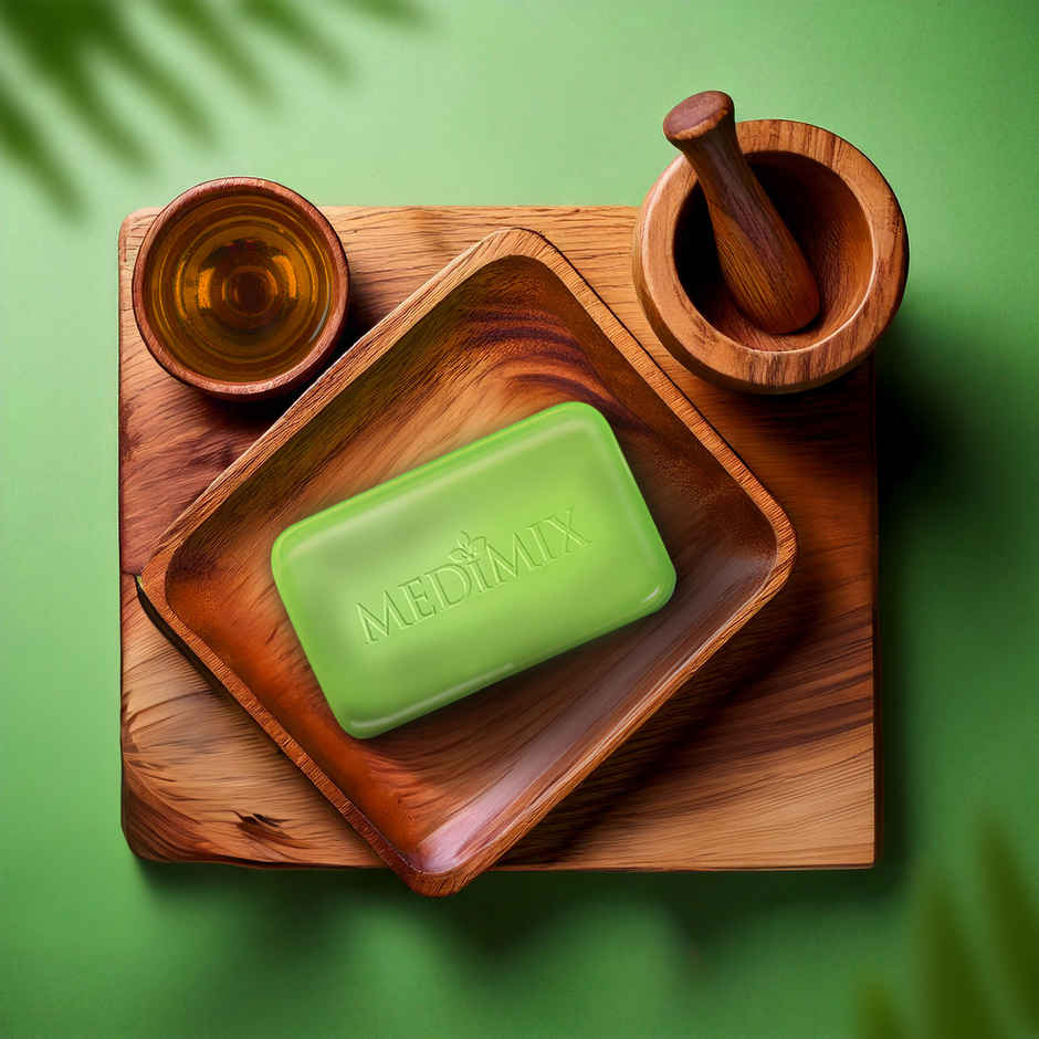 Medimix Transparent Ayurvedic Bathing Soap Infused with Glycerine & Lakshadi Oil for Dry Skin