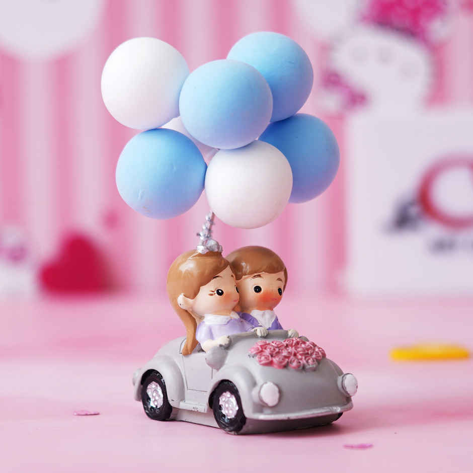 eCraftIndia Romantic Couple Statue with Balloon on a Car Decorative Showpiece
