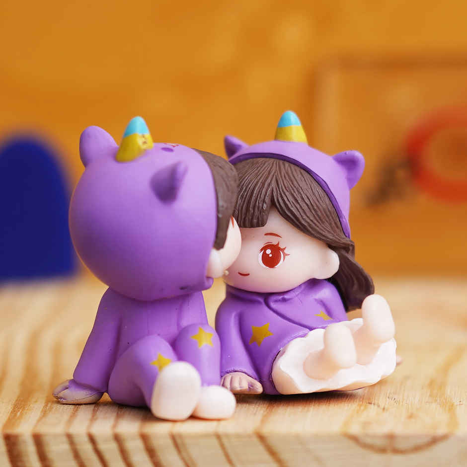 eCraftIndia Miniature Romantic Couple Statue Boy Kissing Girl Forehead Showpiece