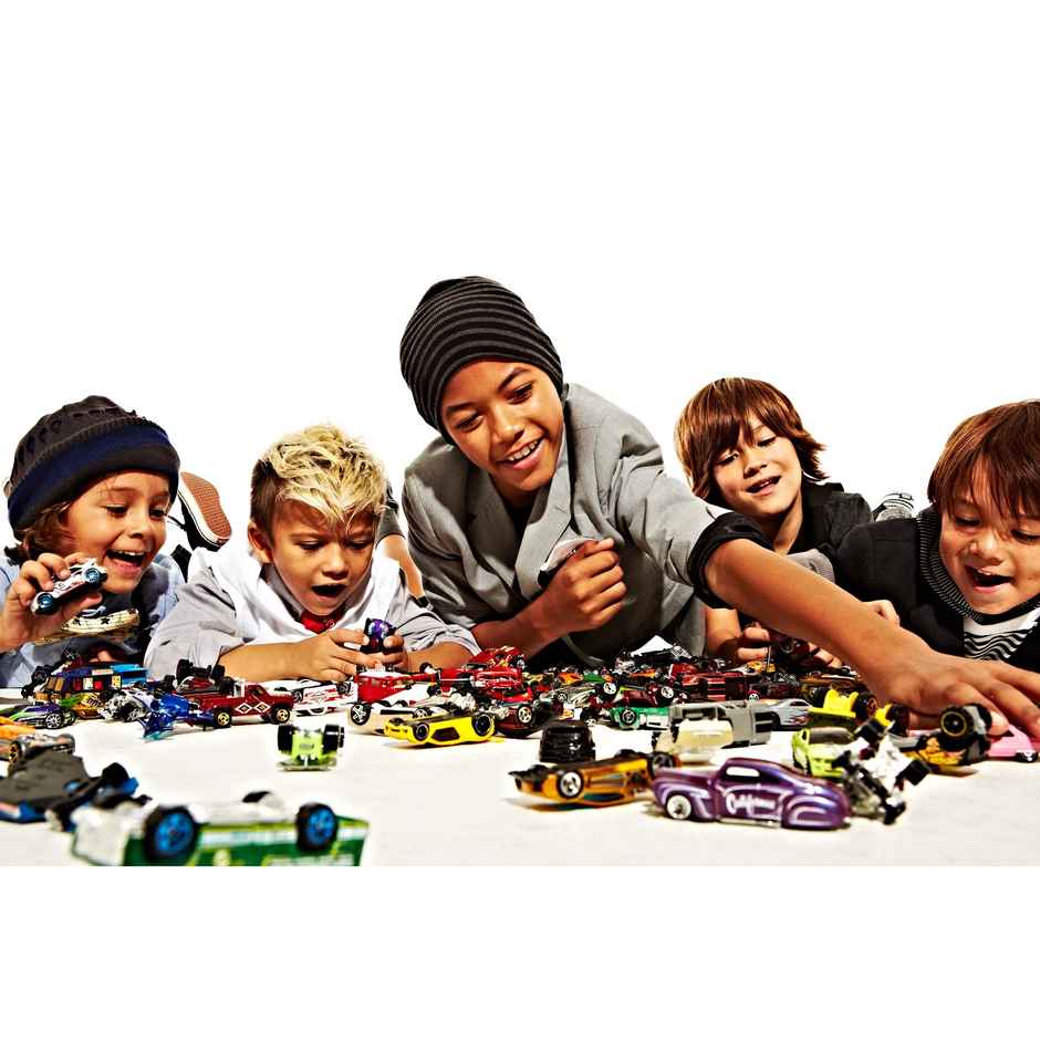 Hot Wheels Basic Car Fans for Kids, Assorted, 3Y+ (Multicolor)