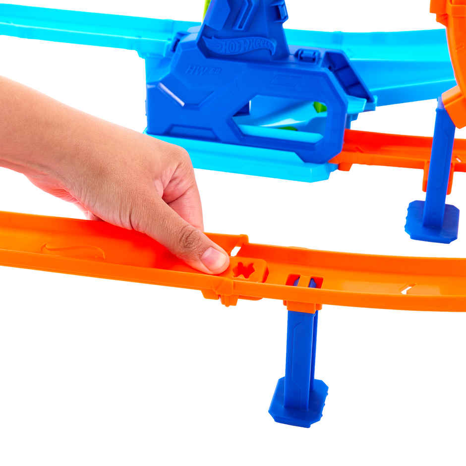 Hot Wheels Stunt Tracks Rapid Launch Cyclone Track Set and 1:64 Scale Die Cast Toy Car