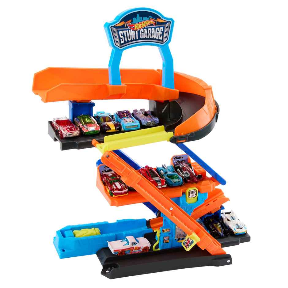 Hot Wheels City Transforming Stunt Garage Playset and 1:64 Scale Die Cast Toy Car with Gap Jump