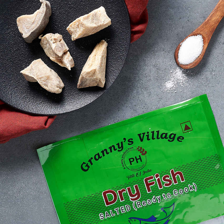 Granny's Village Dry Fish Shark Cubes