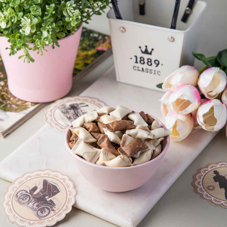 Nova Nova Choco Pockets- (Classic and White Chocolate Filling) Pack of 8 - 25 g Each