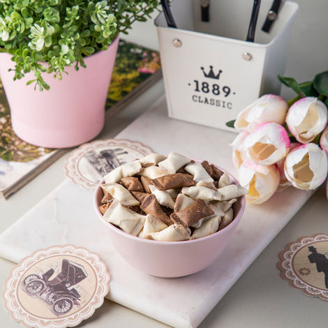 Nova Nova Choco Pockets- (Classic and White Chocolate Filling) Pack of 8 - 25 g Each