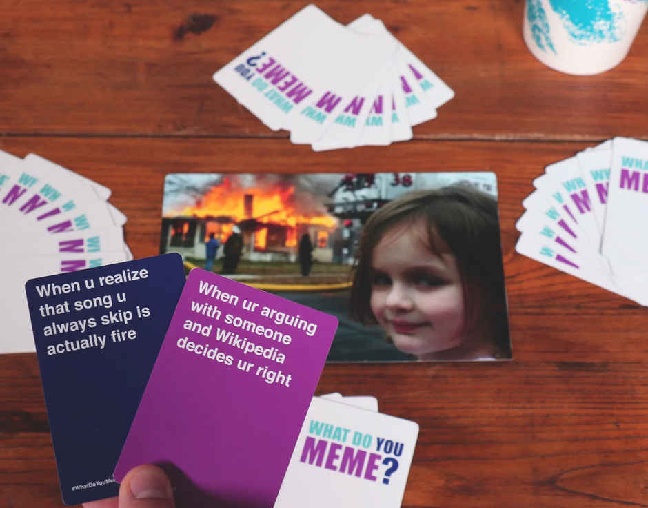Awestuffs What Do You Meme Card Game