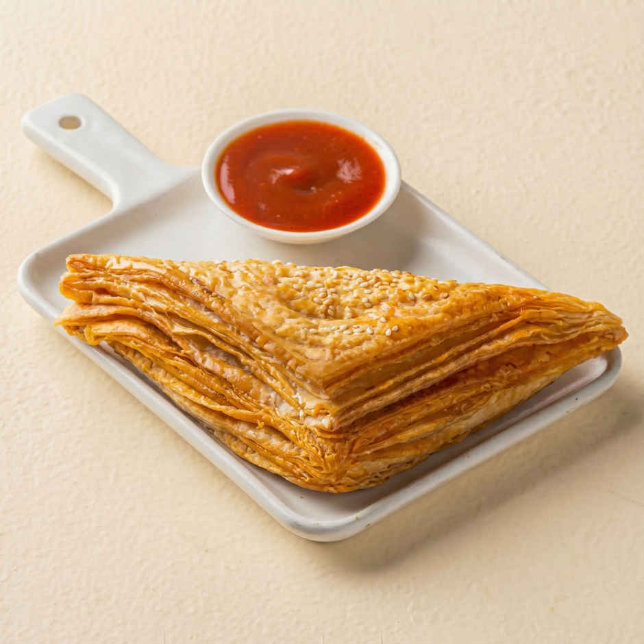 Chicken Puff (1pc) & Coca-Cola Diet Coke Soft Drink Can | Low-Calorie & Fizzy (300ml) Combo 