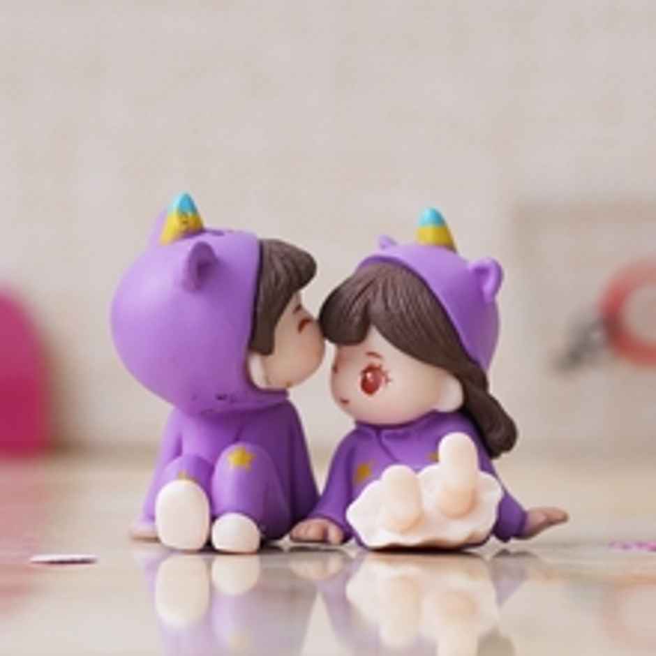 eCraftIndia Miniature Romantic Couple Statue Boy Kissing Girl Forehead Showpiece