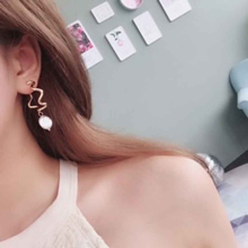 Just Lil Things Gold Hoop Earrings with Baroque Pearl Drop | jlt11861