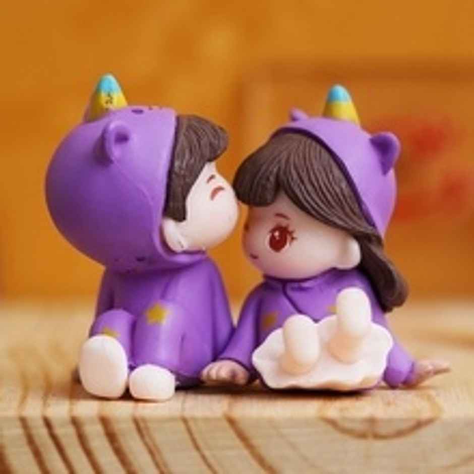 eCraftIndia Miniature Romantic Couple Statue Boy Kissing Girl Forehead Showpiece
