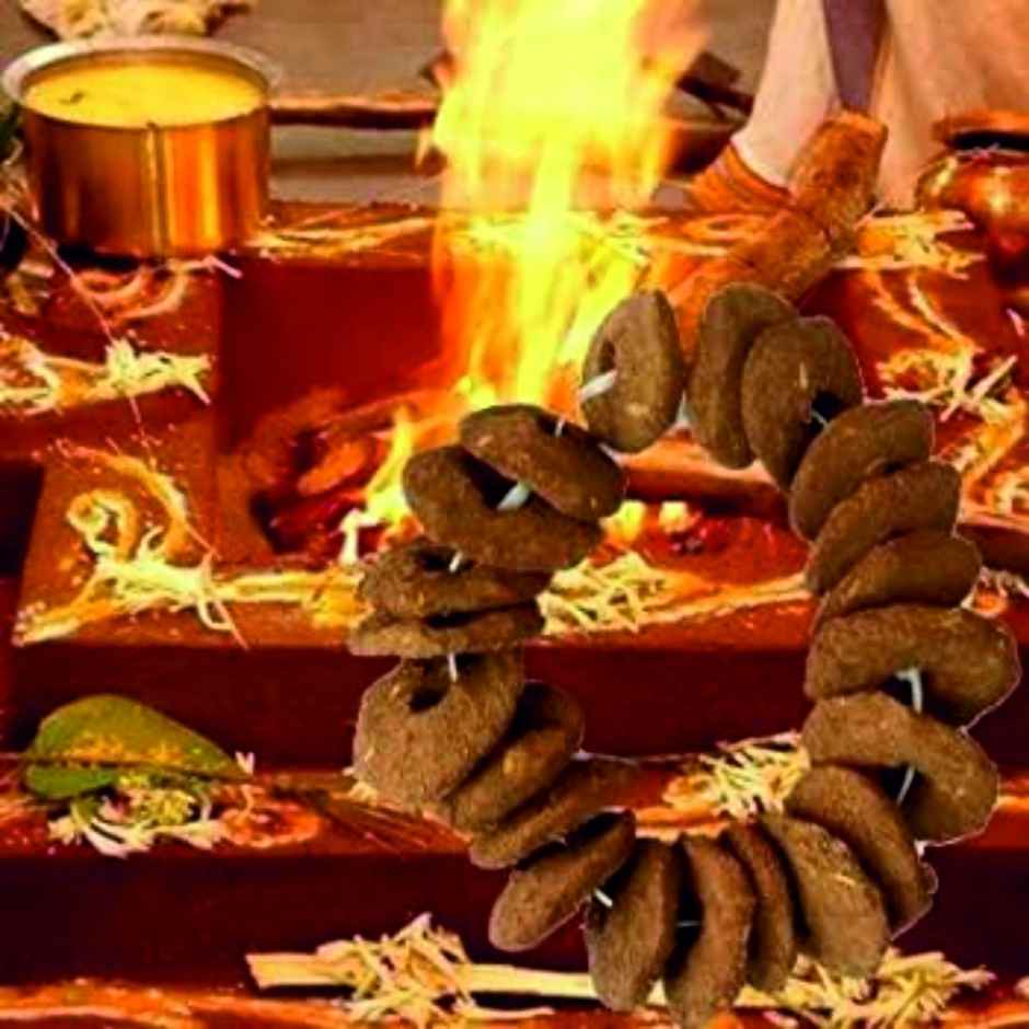 Cow Dung Badkulla Mala for Holi/Gobar Badkulle/Badkulaya Holi