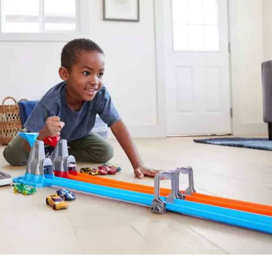 Hot Wheels Double Loop Dash Trackset with 2 Vehicles