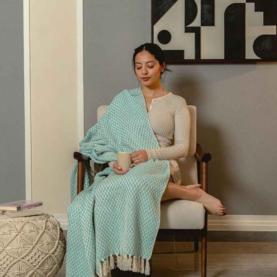 Sashaa World Soft Cotton Bed Throw-Blue & White