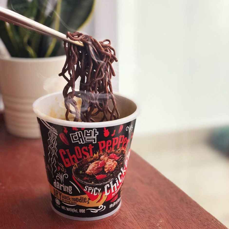 Daebak Korean Ghost Pepper Spicy Chicken Flavour Dry Black Instant Noodles Cup Non Veg