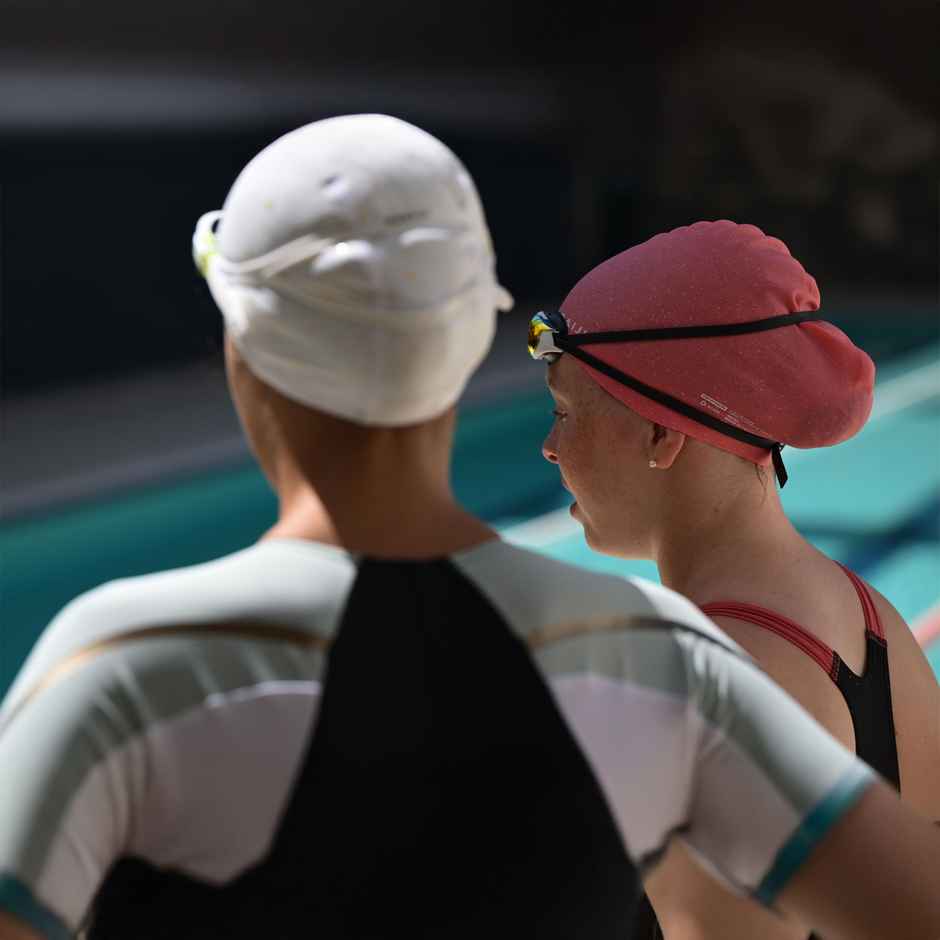 Decathlon | Nabaiji Adult Silicone Swim Cap - Ruby, 56-60 Cm