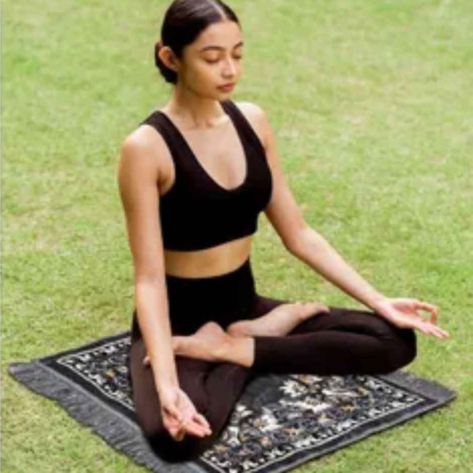 Status Memory Foam Aasan | 50 x 50cm (Colour May Vary)