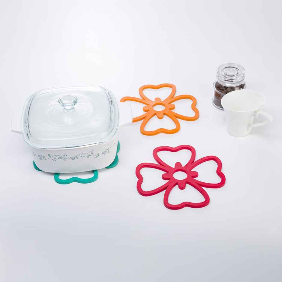 Java 4 Petal Flower Shape Hot Mat (4 Pieces, Orange)