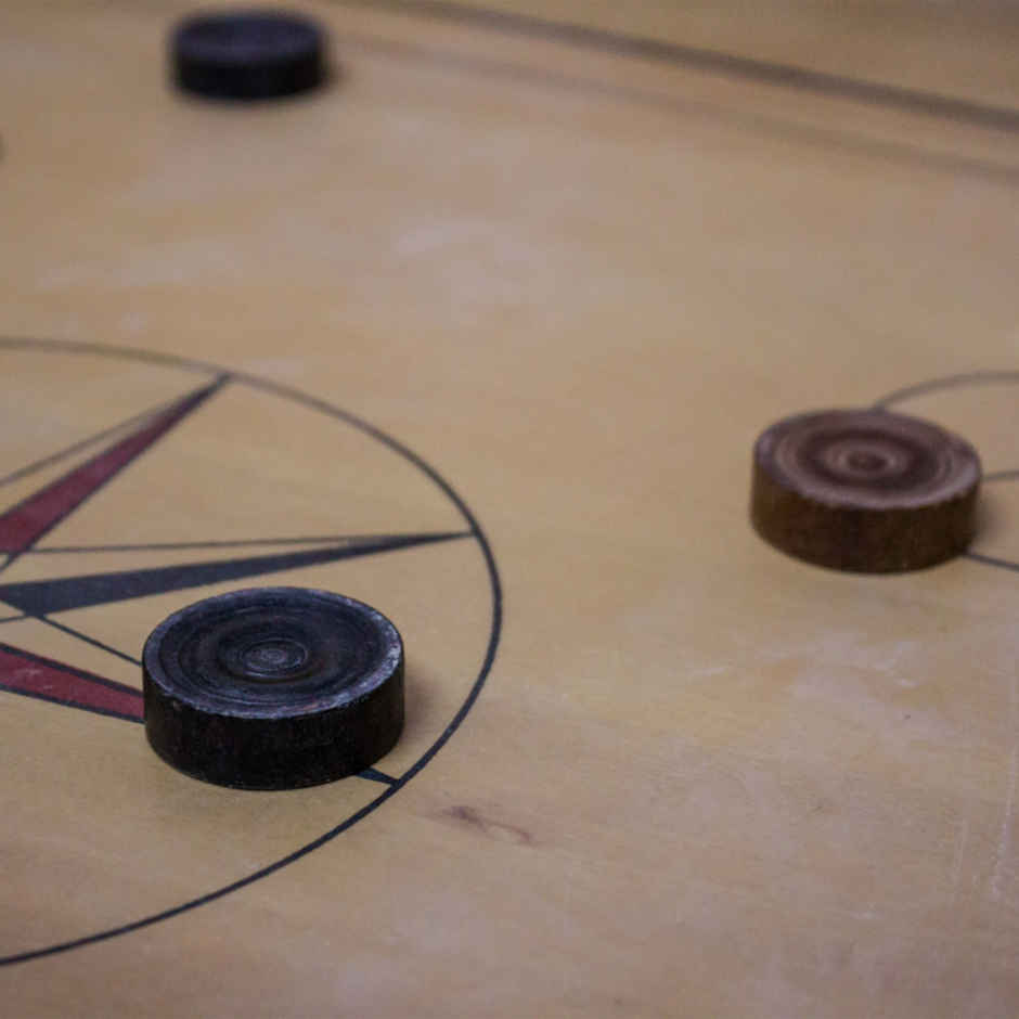 Classic Carrom Coin With Stricker And Carrom Powder