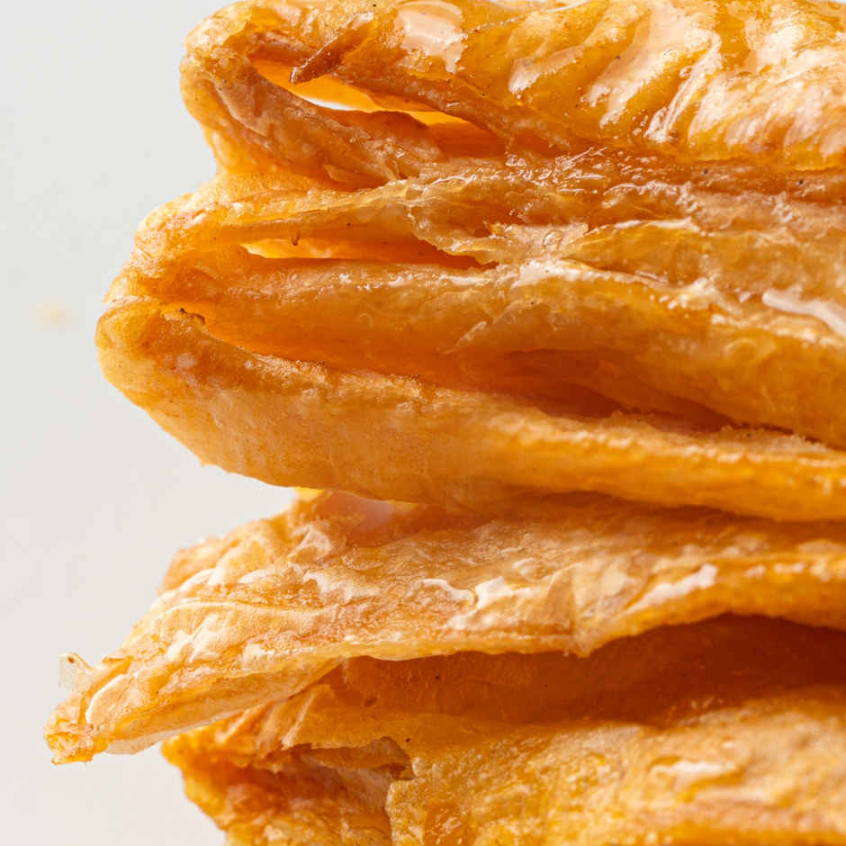 Veg Puff (1pc) & 250Ml Lemon Iced Tea (1pc) Combo