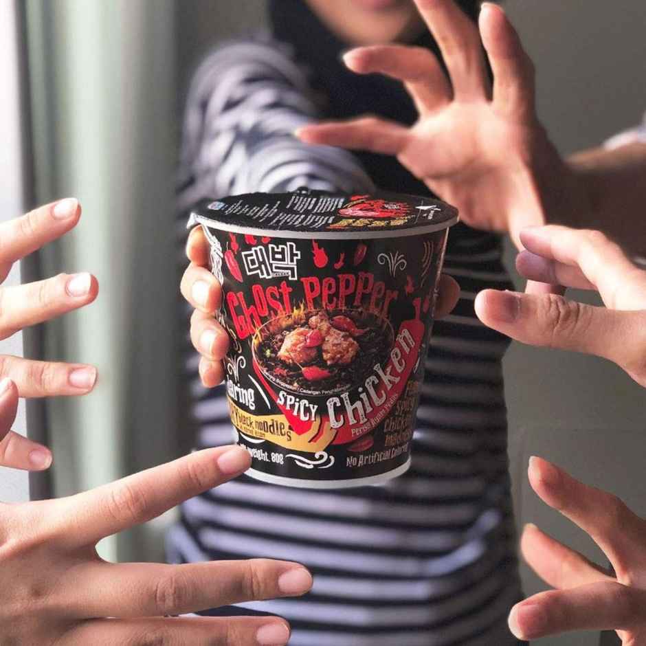 Daebak Korean Ghost Pepper Spicy Chicken Flavour Dry Black Instant Noodles Cup Non Veg