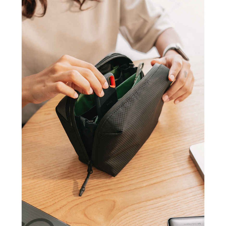DailyObjects Black Ripstop Vault Tech Organiser - Small
