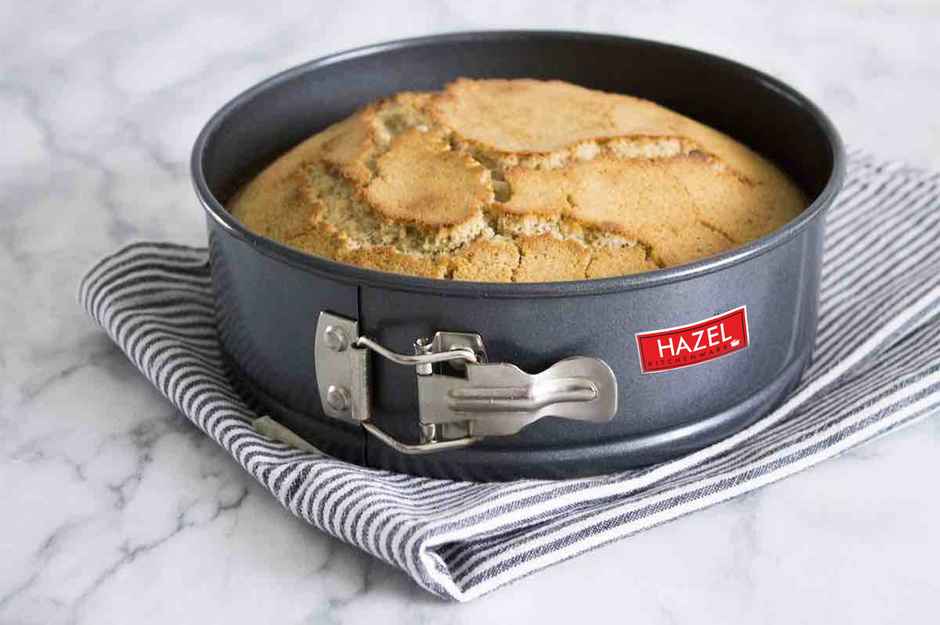 HAZEL 18cm Round Non-Stick Aluminium Springform Cake Tin - Removable Base