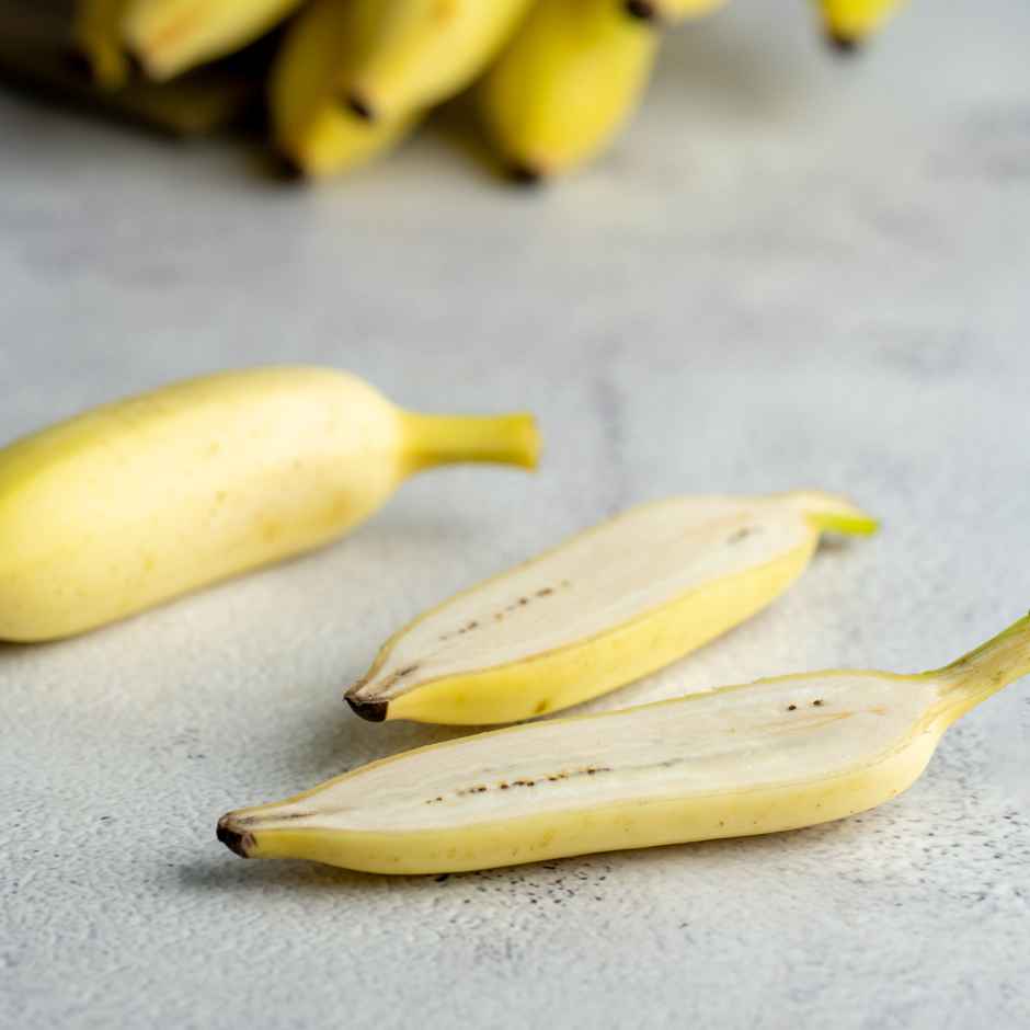 Akshayakalpa Organic Pasteurized Cow Fresh Milk (Pouch)(1pc) & Banana Elaichi / Yelakki(1pc) Combo