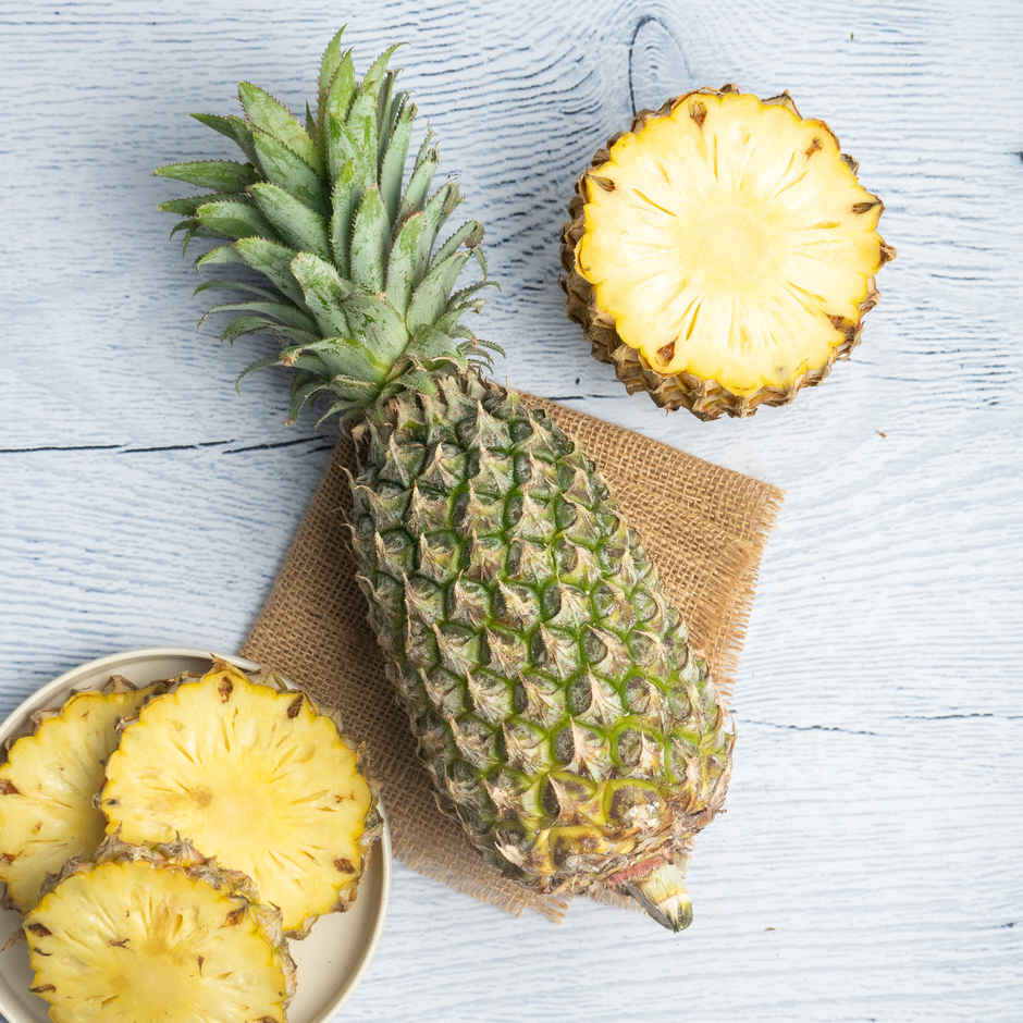 Pineapple (Annachi Pazham) Semi Ripe