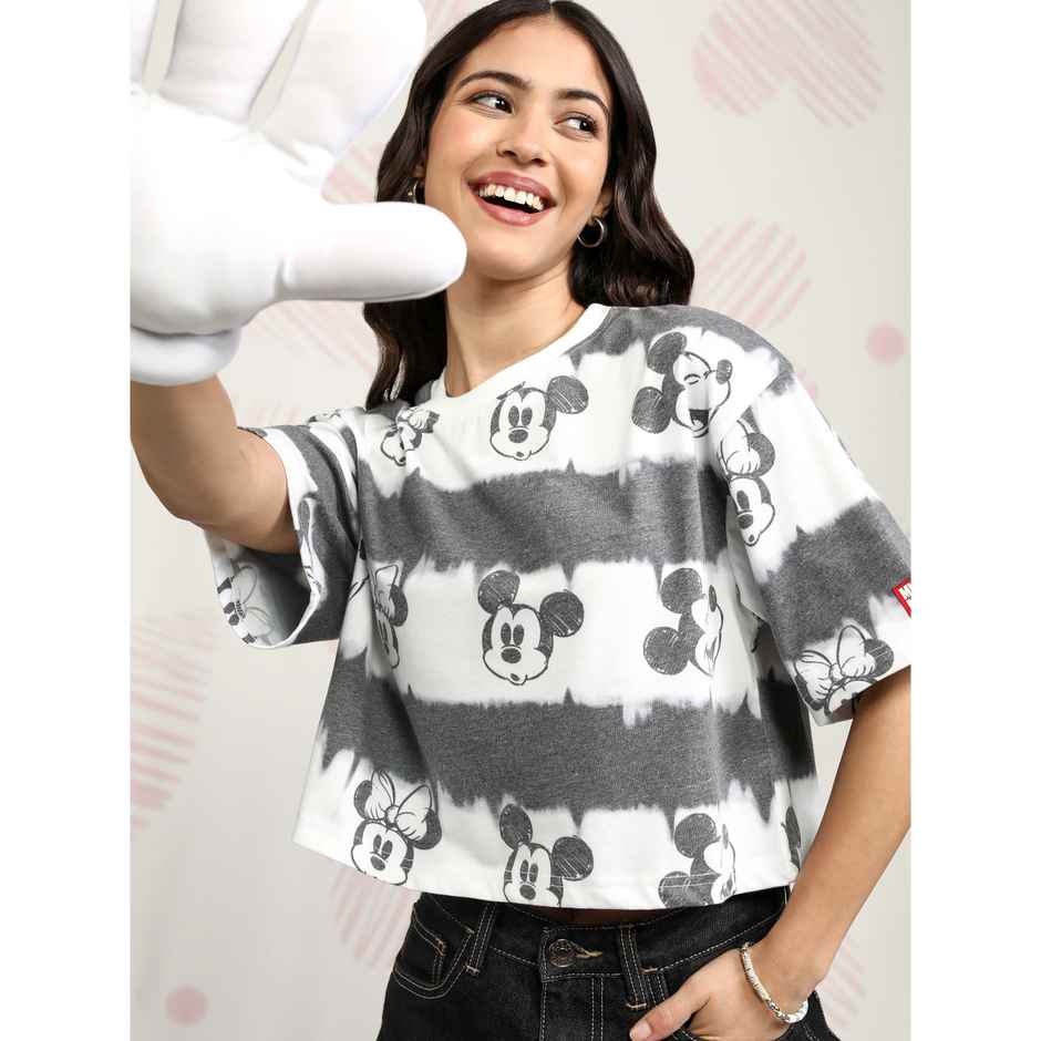 Tokyo Talkies Women's Disney Mickey & Minnie Women Boxy Fit Cropped T-shirt | Black - M