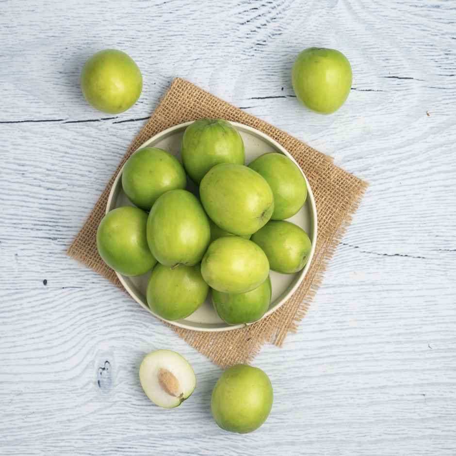 Banana (3pc) & Grapes Thompson Seedless (500g) & Orange Nagpur (1kg) & Guava (500g) & Apple Ber (500g) Combo