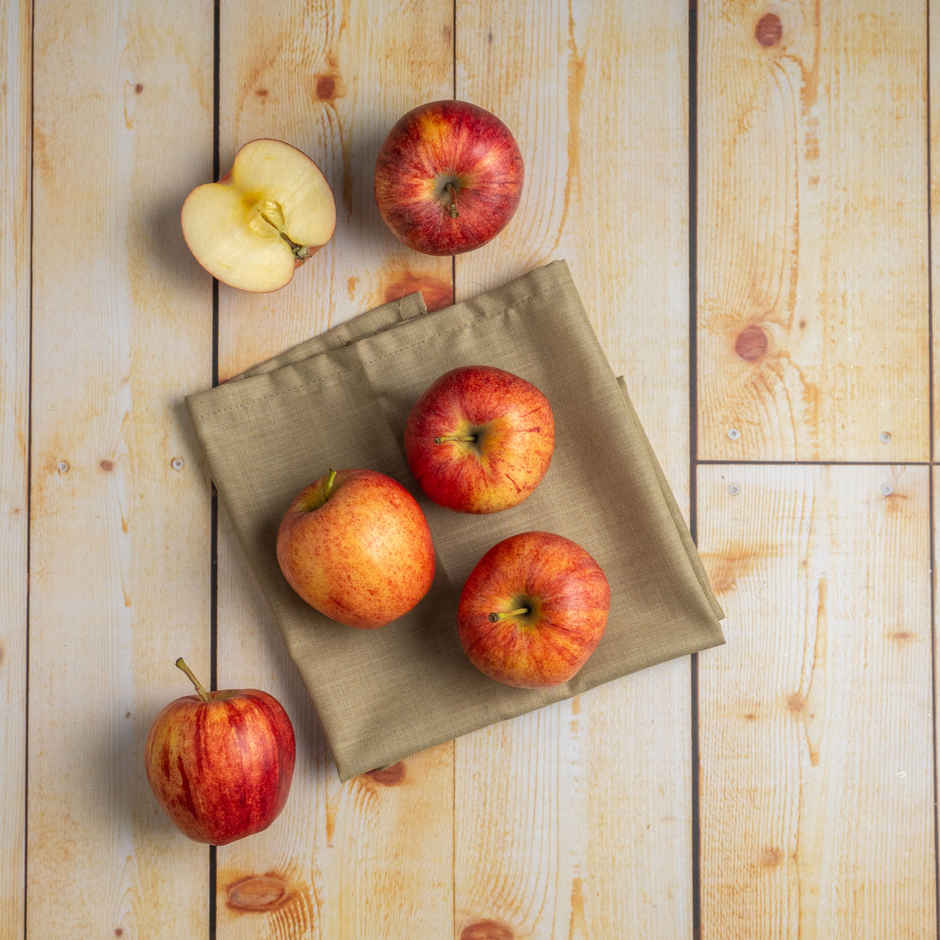 Apple Royal Gala Indian