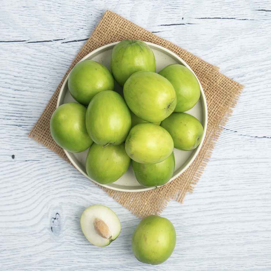 Banana (3pc) & Grapes Thompson Seedless (500g) & Orange Nagpur (1kg) & Guava (500g) & Apple Ber (500g) Combo