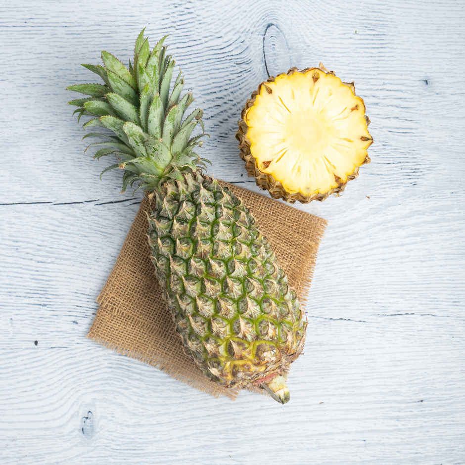 Pineapple (Annachi Pazham) Semi Ripe