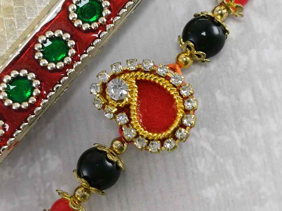 Small Red Paisley Rakhi | Chic Design | Gullak