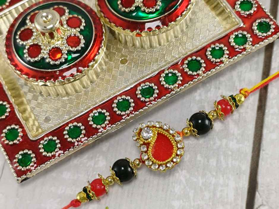 Small Red Paisley Rakhi | Chic Design | Gullak