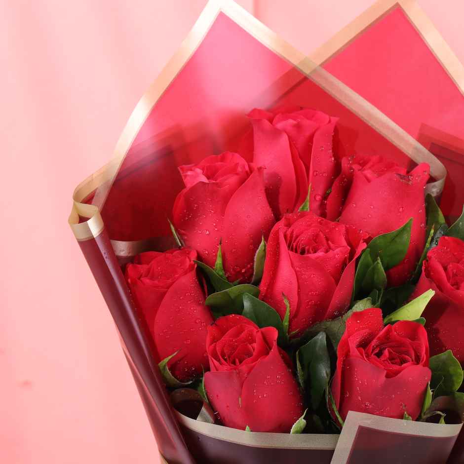 FlowerAura Wine Wrapped 8 Red Roses (In a Box)